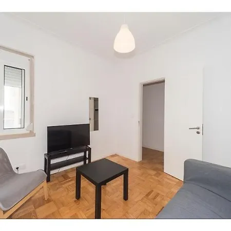 Houze Spacious 4 Bedroom Flat Near Zoo Apartment Lissabon